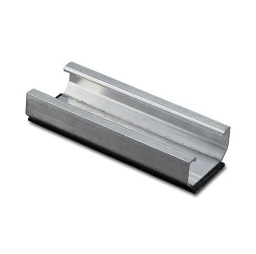 En kort skinne C24 med EPDM gummer fra Novategra, vist så man kan se både side, front og top