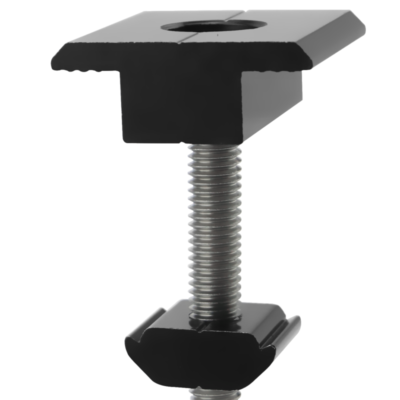 En sort aluminiums mellemklemme fra Rasol med en spændevidde på 30-35mm til at fastgøre et modul til en aluminiumsprofil vis i opret tilstand